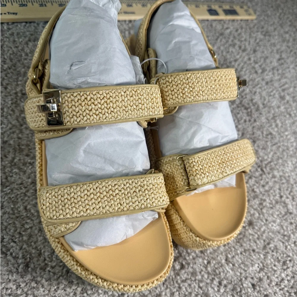 Steve Madden big Mona platform turn lock sandals size 8 brand new with box - Picture 2 of 3